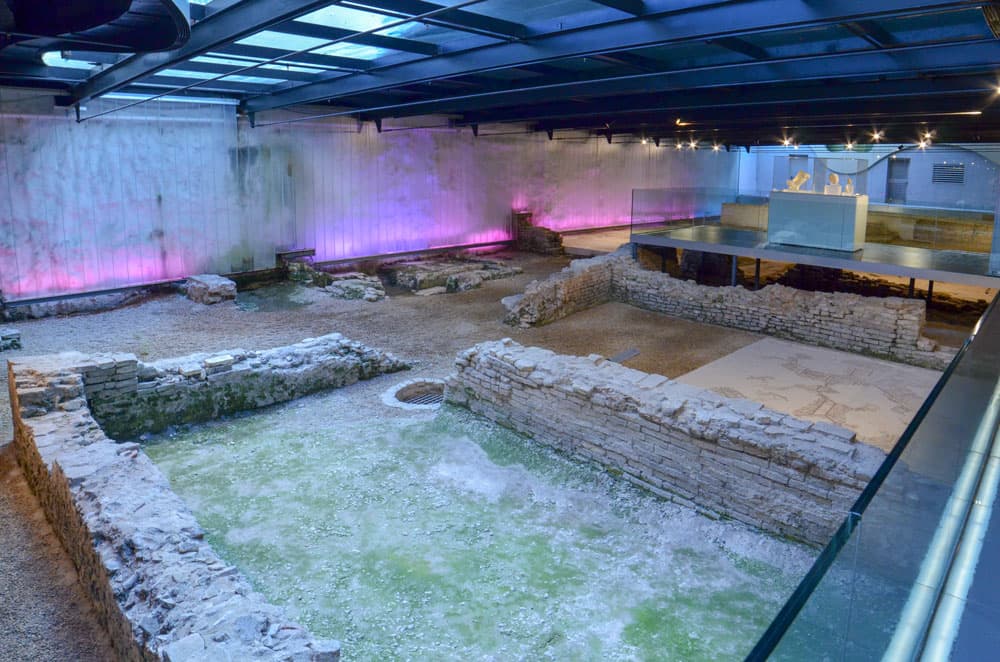 Intérieur de l'Antiquarium de Séville