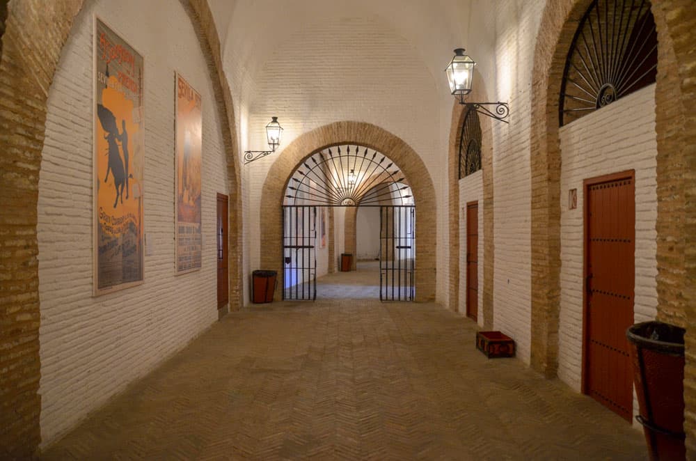 Couloirs voûtés des arènes de Séville