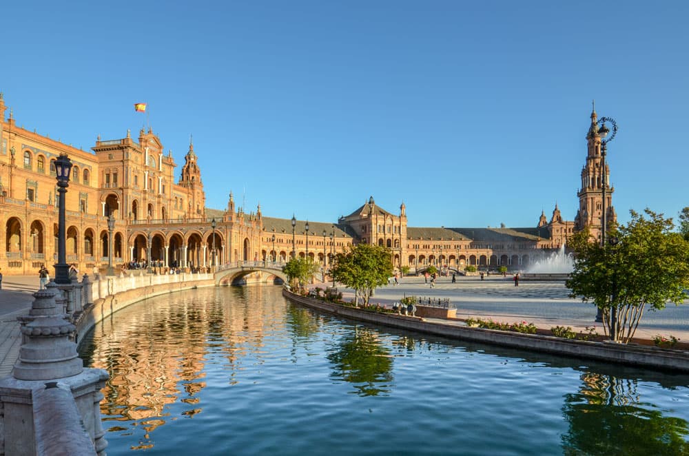 Canal avec barques à la Plaza de España