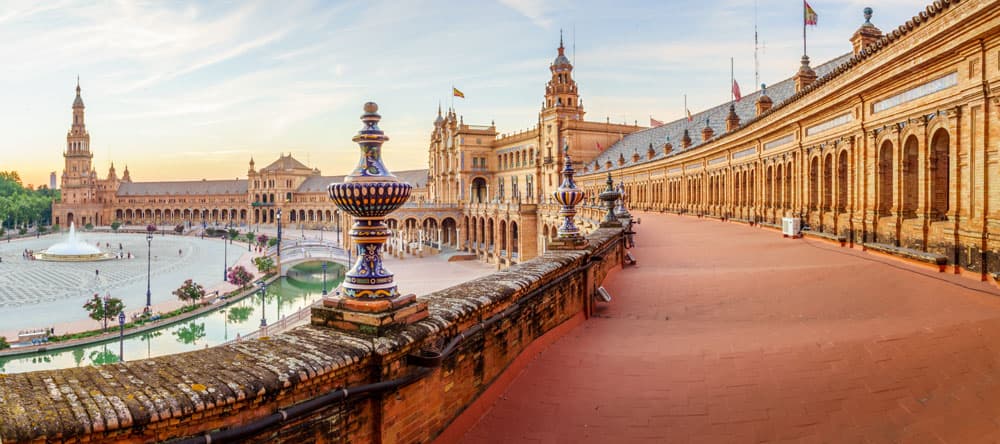 Alcôves des provinces à la Plaza de España