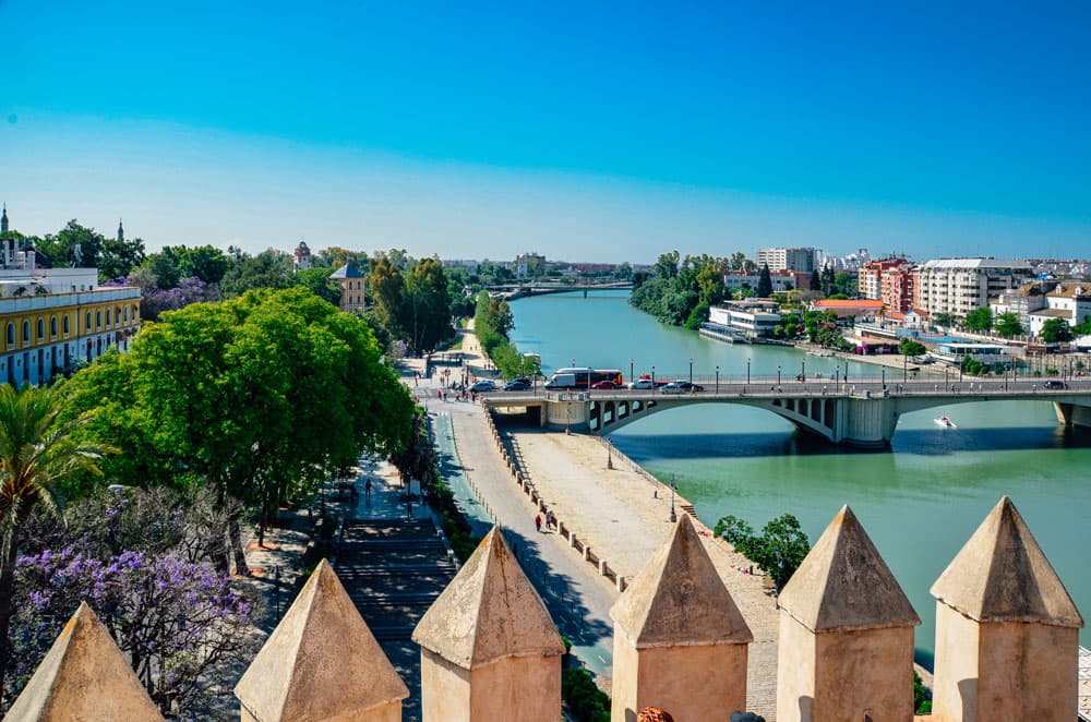 Vue panoramique depuis le sommet de la Torre del Oro à Séville